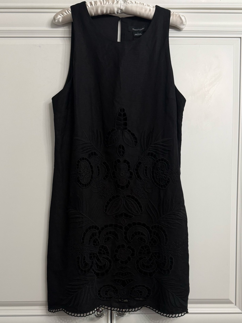 NWT Sanctuary Size Small Black Sleeveless Embroidered Blooms Mini Dress Linen